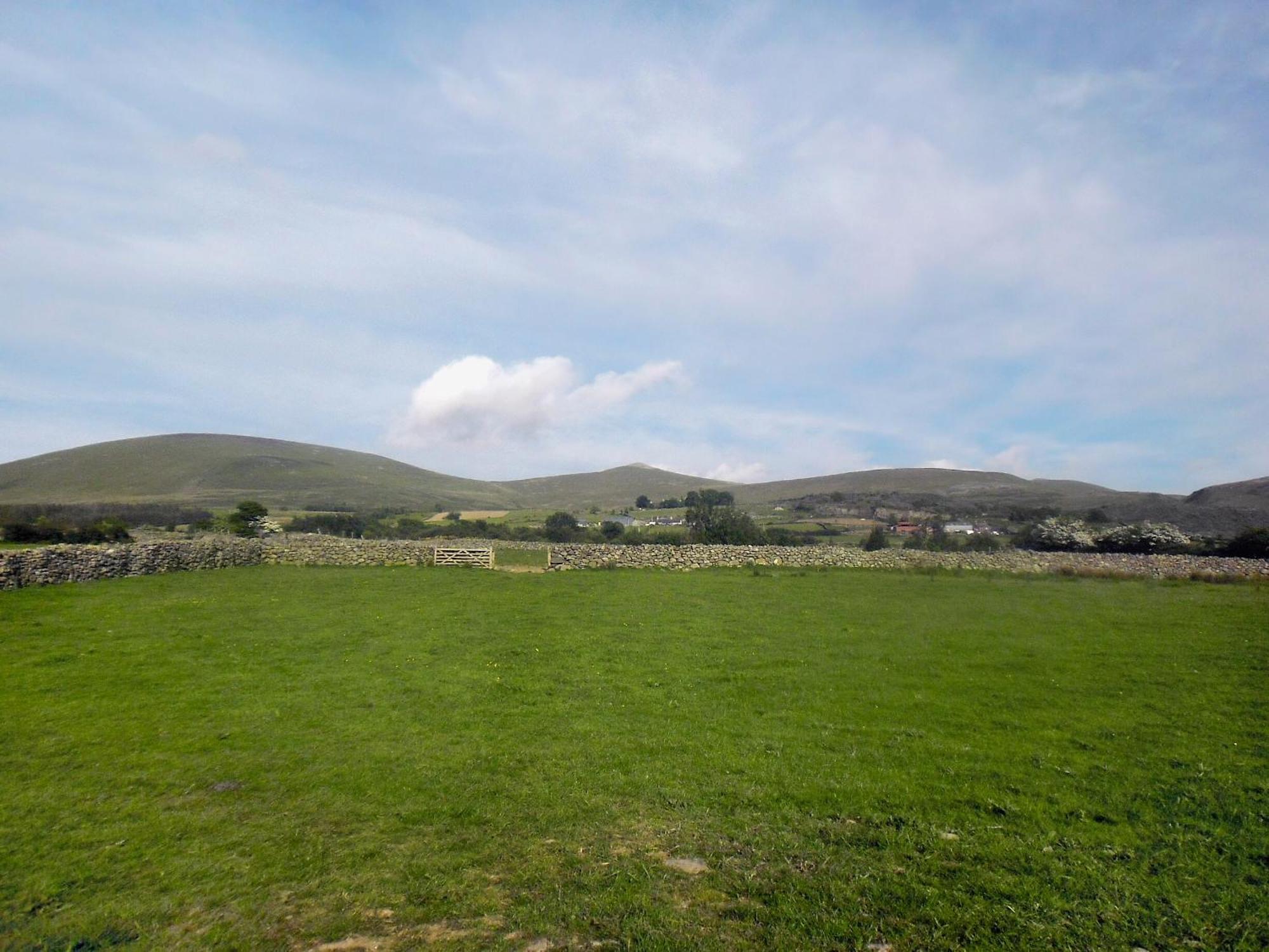 Y Gorlan Villa Llanllechid Buitenkant foto